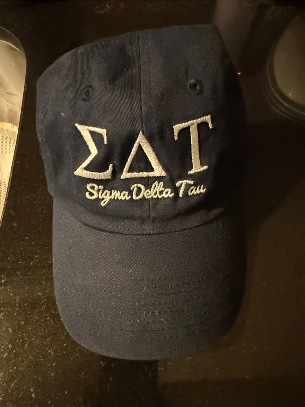 Sigma Delta tau hat